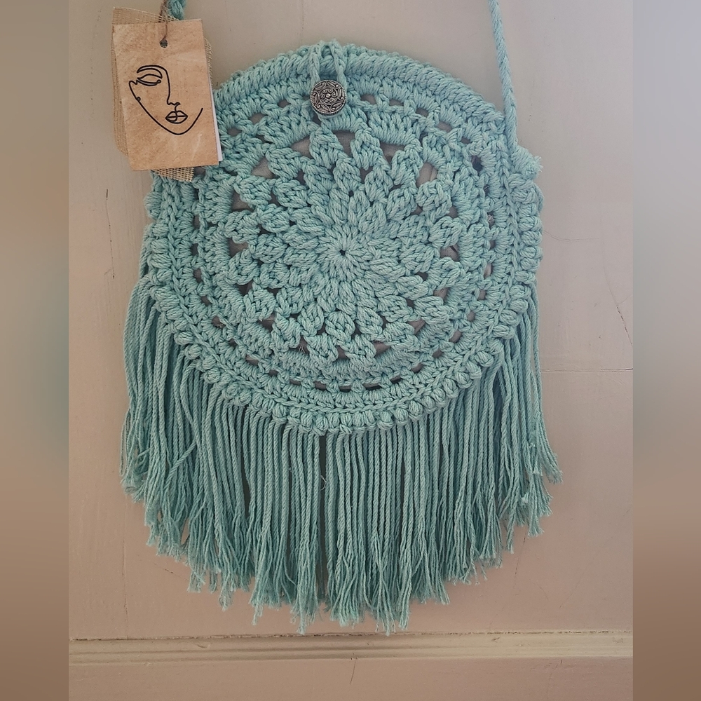 NWT!!! AUTHENTIC MEXICAN DESIGNER HANDMADE CROCHETED HANDBAG IN A BEAUTIFUL MINT
